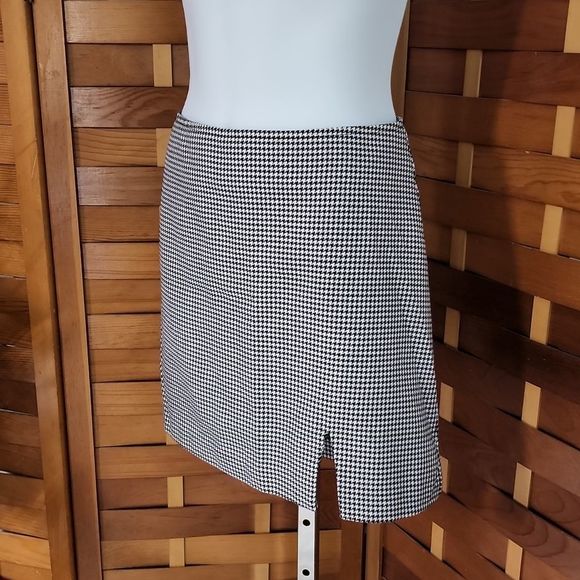 Black and white Houndstooth pattern mini skirt - Picture 2 of 8